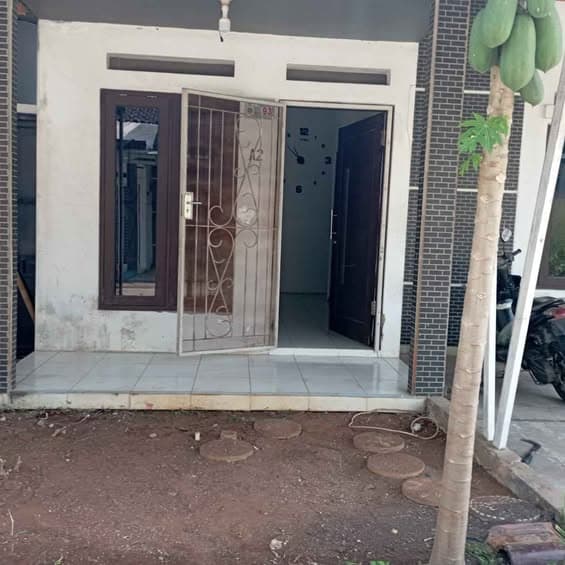Teras rumah di Andalusia Cluster